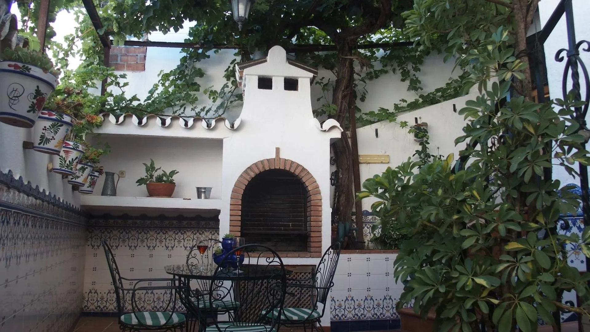 Casa Luciita: Agradable Con Chimenea, Patio Y Bbq. Villa Ojen Spain
